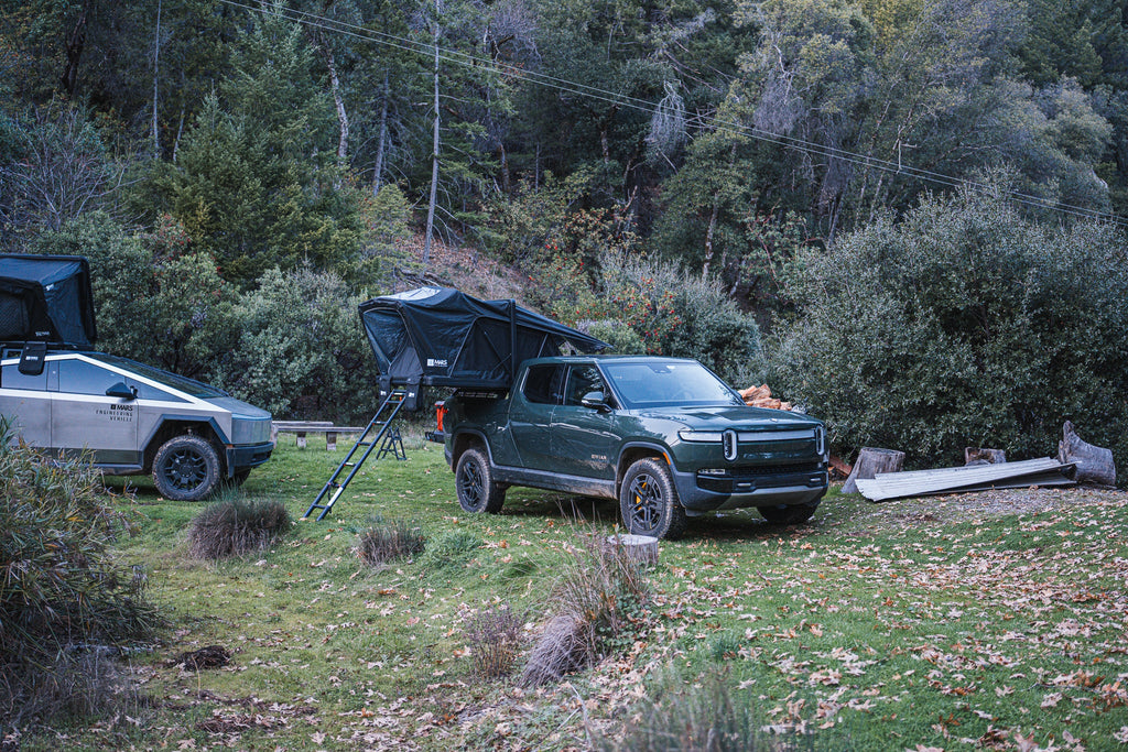 Fold-Over Hardshell Rooftop Tent – Sleeps 2, Telescopic Ladder, Insulation Liner, LED Light Bar