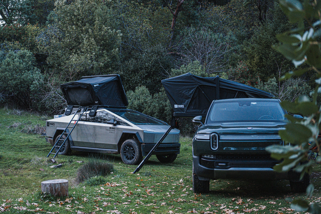 Fold-Over Hardshell Rooftop Tent – Sleeps 2, Telescopic Ladder, Insulation Liner, LED Light Bar