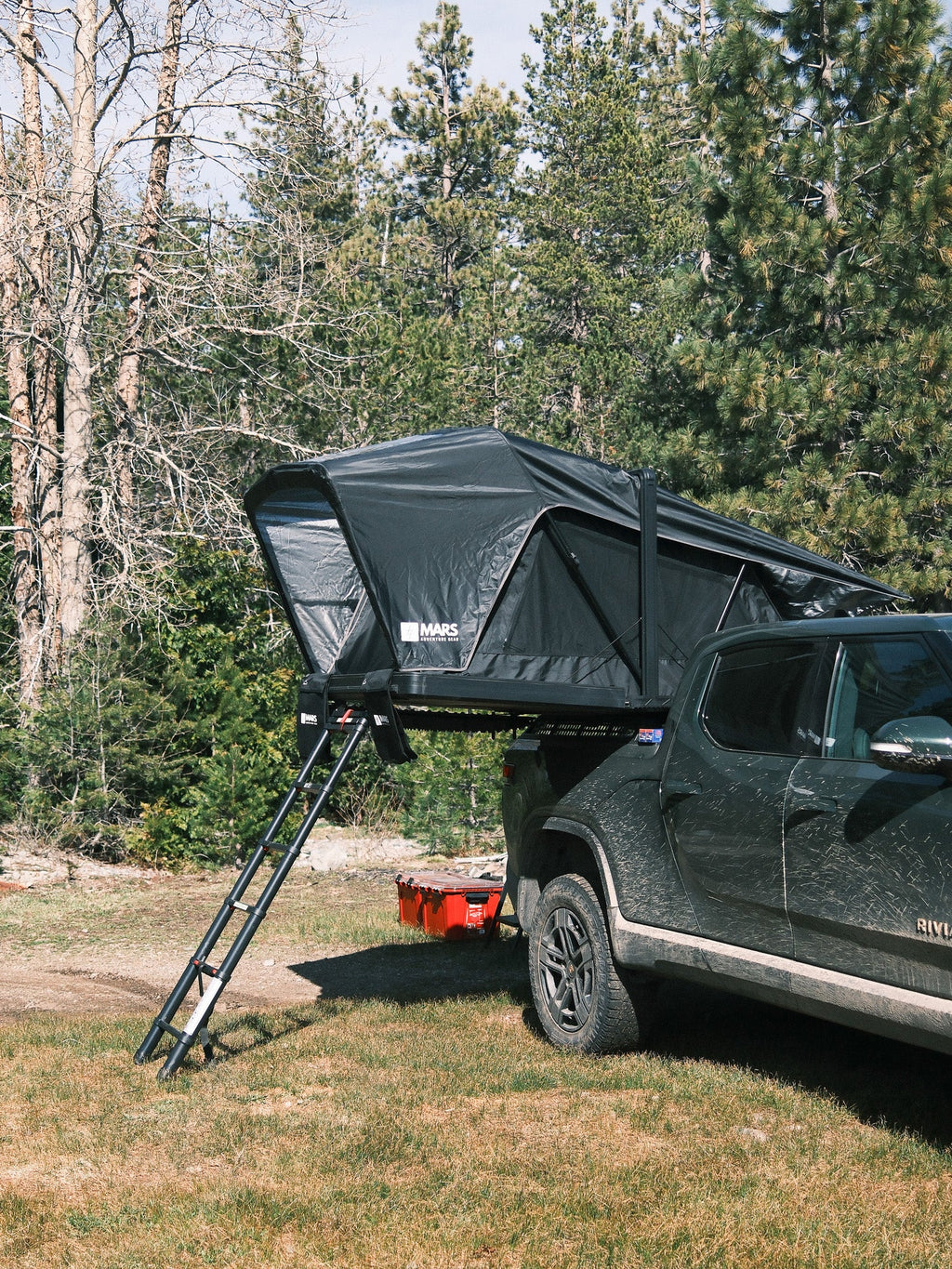 Fold-Over Hardshell Rooftop Tent – Sleeps 2, Telescopic Ladder, Insulation Liner, LED Light Bar