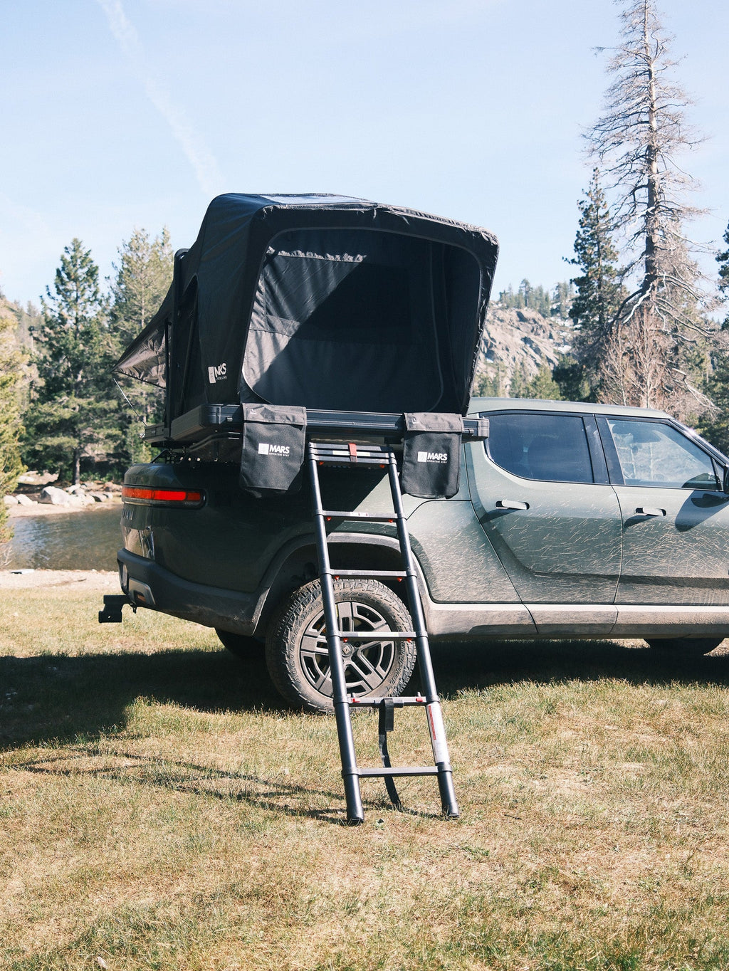 Fold-Over Hardshell Rooftop Tent – Sleeps 2, Telescopic Ladder, Insulation Liner, LED Light Bar
