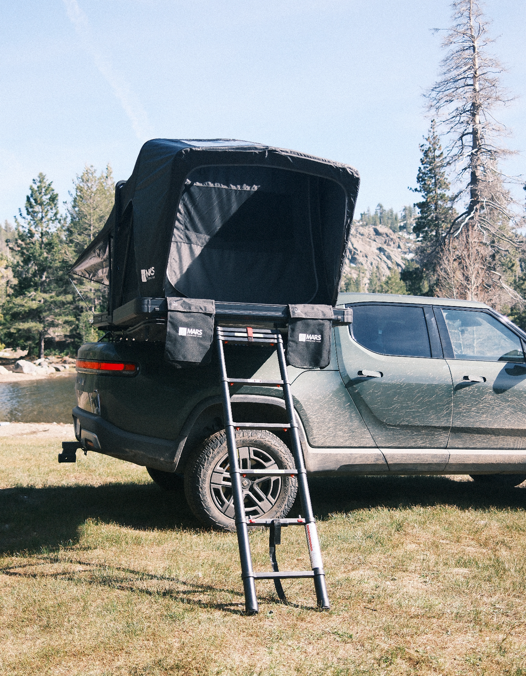 Fold-Over Hardshell Rooftop Tent – Sleeps 2, Telescopic Ladder, Insulation Liner, LED Light Bar