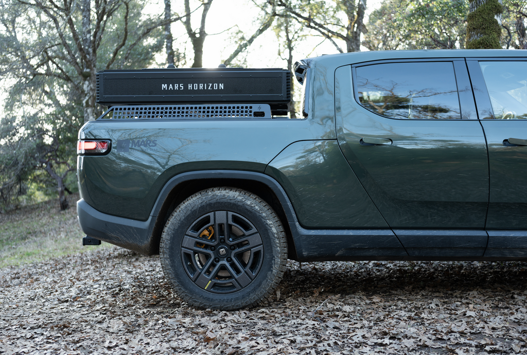 Fold-Over Hardshell Rooftop Tent – Sleeps 2, Telescopic Ladder, Insulation Liner, LED Light Bar